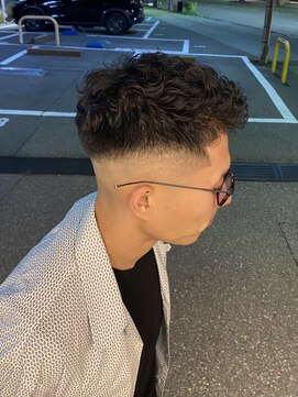 ウェルネス(Wellness) スキンフェードパーマメンズスタイル