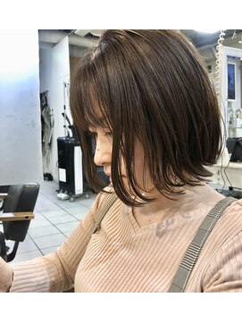 ペネロープ(Penelope) ［新宿］前下がりボブ/ショートボブ/ベージュ系