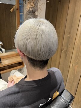 へアサロンアンドカフェガーデン(hair salon&cafe GARDEN) ホワイトカラー