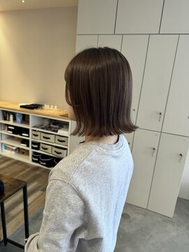 ブローチェラウカ(Broche lauka) 切りっぱなしボブ×ベージュ