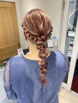 テトラ バイ ネオリーブ 横浜西口店(tetra by neolive) ＊お呼ばれ編みおろしアレンジ＊[横浜/横浜駅]