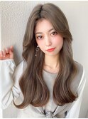 後れ毛が可愛い顔周りハイレイヤーロングチェリーブラウン