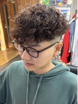 ウェイビーエフティフィフス 横浜西口(WAVEY ft.fifth) 横浜スペインカールラルフカールーズパーマスキンフェード30代◆