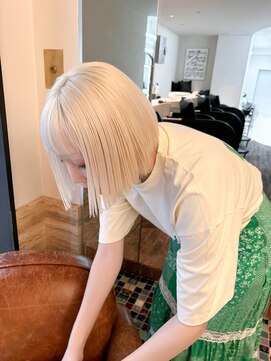 ザスリック 代官山(THE SLICK) 紫シャンプーでつくるホワイトブロンド