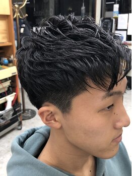 カットハウスマチダの写真/”ナチュラルなのにキマる”当店自慢のくせ毛風パーマで、清潔感とおしゃれ感を同時に叶えます！