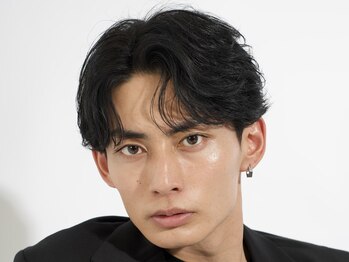 men’s NODE HOMME 栄メンズサロン/men'sパーマ/men'sカット【7月中旬OPEN(予定)】の写真/スーツに映える清潔感と休日の遊び心を両立。ON/OFF自由自在で、色気×清潔感を纏う大人のメンズスタイルへ