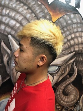 ゾーマ(ZOUMA) サッカーやってるヘア　金髪