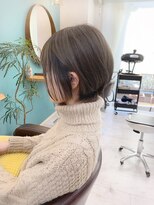 ベラ(Bella)&nbsp;☆ ダークグレージュ ＆ 透け感 ☆ 小顔ショート ♪ モードヘア