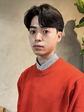 キュー(Cue_) 毛流れニュアンスセンターパートパーマメンズカット(表参道)