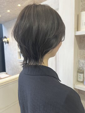 キャアリー(Caary) 福山市Caary暗髪スタイリッシュくびれレイヤーウルフ20代30代