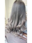 バレイヤージュカラーで動きのあるヘアカラーに、、、