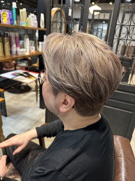 レヴィ 神楽坂(Levi) ブリーチダブルカラーシルバーベージュ