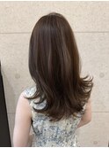 セミロングレイヤースタイル