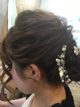 ビニッキ(BINIKKI) 結婚式へのヘアアレンジ