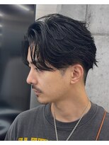 レタッチバイフィフス(RETOUCH by fifth)&nbsp;原宿フェザーパーマルーズパーマメンズカットセンターパート30代