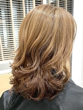 ステアケース 武蔵小杉店(stair:case) コテ巻きパーマ　ミディアム