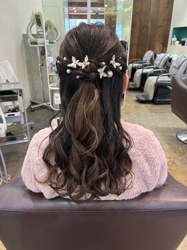 ピエドプールポッシュ(PiED DE POULE POCHE) ハーフアップアレンジ