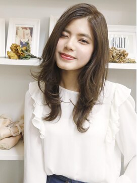 オペラ(OPERA by BALLET HAIR) ハイレイヤーとアッシュブラウン