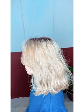 ルーファス 恵比寿 渋谷(Ruufus) ウェーブ切りっぱなしスタイル 渋谷／恵比寿