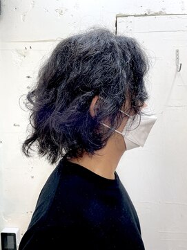 カゼ ダイカンヤマ Kaze DAIKANYAMA 大人の強い癖毛を活かしたミディアム