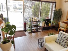 花花りの雰囲気（店内は自然光が差し込み明るい雰囲気♪）