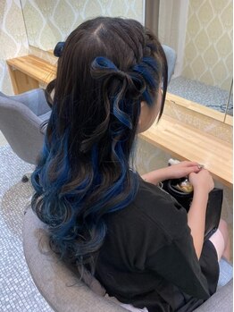 ファースト 姪浜店(FIRST)の写真/【姪浜駅改札から徒歩2分/ヘアセット¥2980/朝7時半～受付OK◎】駅近好立地◎結婚式やイベントなどに...♪
