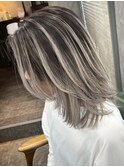 xバレイヤージュ/ホワイトグレージュ/レイヤーカット