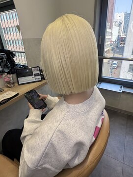 ルシティ(Le City) White blond 【ダブルカラー/ブリーチ/髪質改善/エクステ】