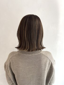 マスカリ(muscali) ハイライト/ダークアッシュ似合わせカットミディアムレイヤーd6