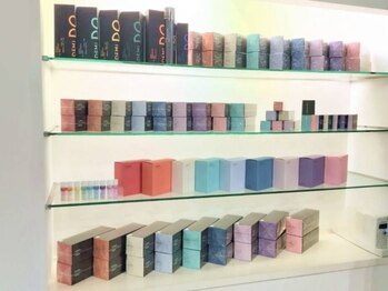 イーナ(e-na)の写真/月1回のサロンケア×ホームケアでサロン仕上がりを日常に。おうちでも、サロン級のオーダーメイドケア。