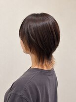 ウミト(Umito)&nbsp;襟足のブリーチインナー×大人ショートウルフ