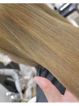 サーク(Sark) ハイトーンミルクティーベージュ