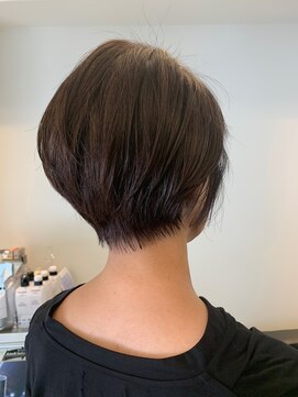 ディーヘアーデザイン(d.HAIR DESIGN) お首のラインも美しい、美人ショートヘア