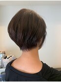 お首のラインも美しい、美人ショートヘア