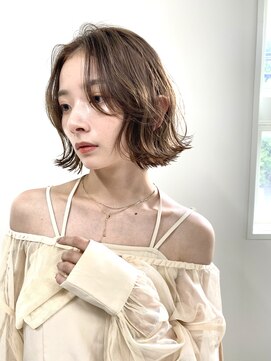 エリマバイフィフス 調布(elima by fifth) 女性らしく上品な印象を与える、レイヤーカットスタイル