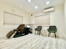 リース(Wreaths)の雰囲気(白をメインに、ゆっくりと安らげる空間になっております。)