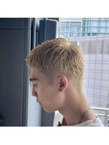 ベリーショート×ブロンドカラー