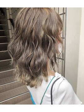 ヴィークス ヘア(vicus hair) 秋髪「セピアベージュ×ハイライト」by 田渕 英和