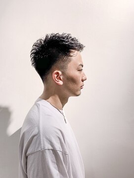 クロムトウキョウ ザ バーバー 新宿本店(CHROM TOKYO the Barber) BARBERスタイル・ブロックフェード