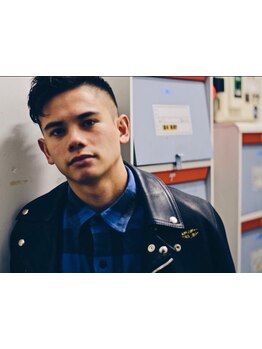 流行のフェードカットやマッシュスタイルなど、お客様の骨格にフィットするようにカットしていきます！