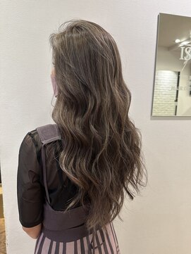 イズム 北千住店(ISM) 艶ベージュ