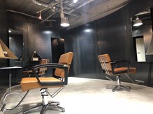 お隣が気にならない、広く設計された席間隔。あなただけのプライベートな時間を大切にします