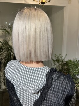 サン 白金台(SUN) White × bob