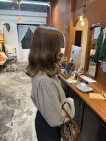 チャプター 問屋町(chapter)&nbsp;ブリーチなしミルクティーベージュ顔周りレイヤーカット韓国ヘア