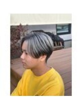 《トレンド感抜群の透明感ハイトーンや、白髪メッシュ×デザインカラーが得意！》