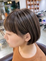 ビハインドザカーテン(BEHIND THE CURTAIN) マッシュショート×立体感ハイライト