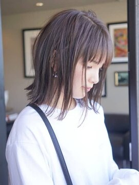 メゾン アヴァロ(Maison Avallo) 伸ばしかけの方にもおすすめ！切りっぱなしロブヘアー