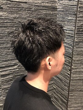 ヒロギンザプレミアムバーバースパ パレスホテル店(HIRO GINZA) ツーブロック×ノーパートスタイル