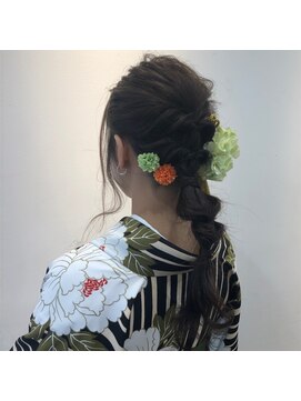 イーチ ヘアーアンドトータルビューティ(each hair&total beauty) ゆるっとねじりアレンジ 《久保木真緒》