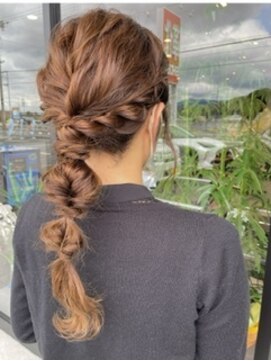 アチーブリス(achieve Liss) ヘアセット 編み込み玉ねぎポニーヘア ロング お呼ばれ